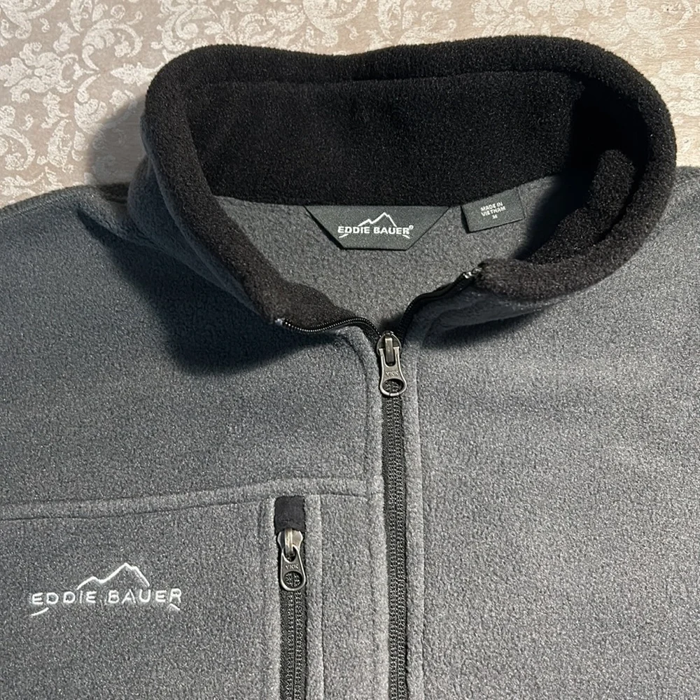 Eddie Bauer ~Men’s 1/4- Zip Fleece Pullover in Medium